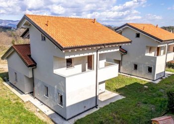 Facciata - Villa via del Roccolo, Varese - foto 16