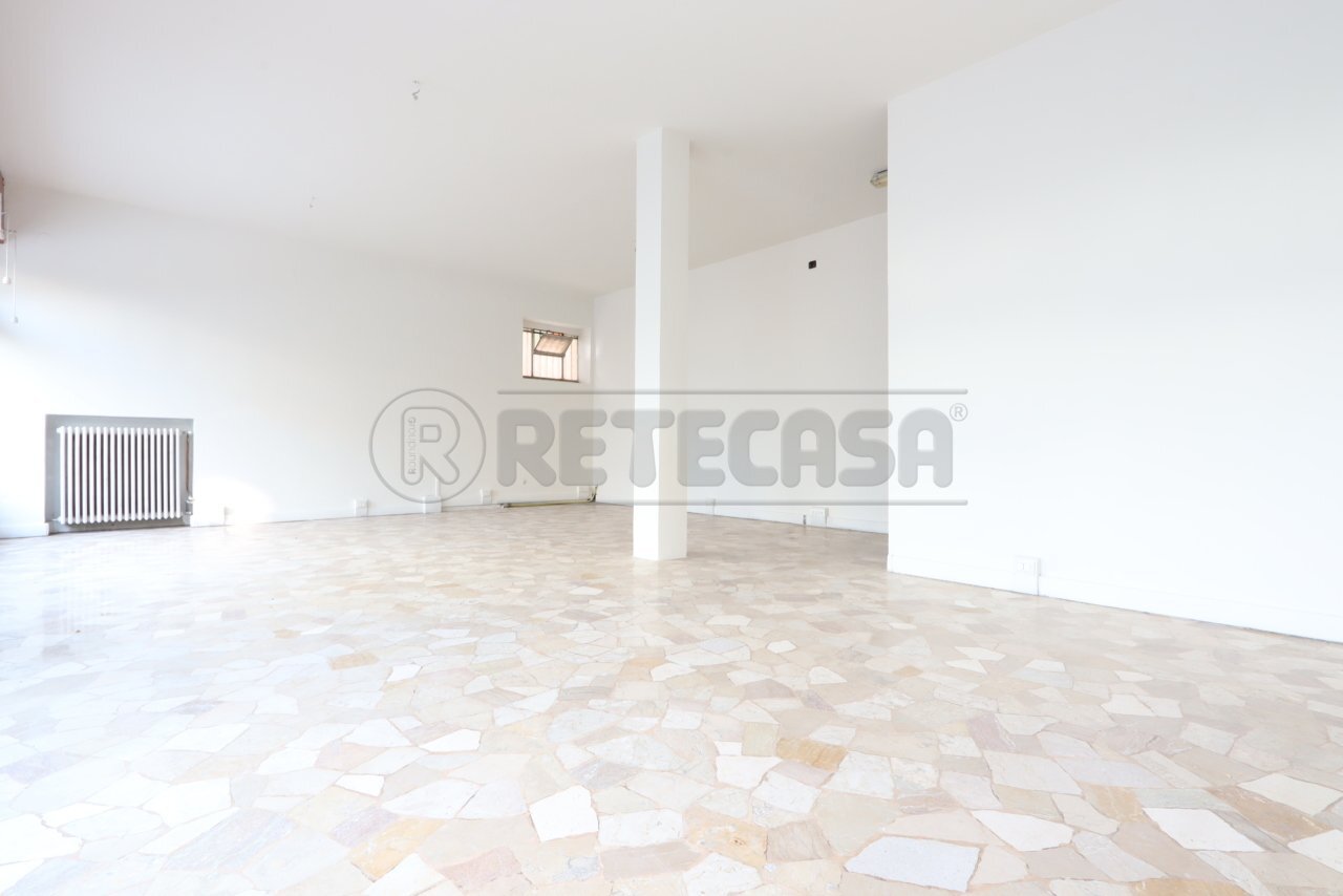 IMG_7616.JPG - Locale Commerciale Via Vincenzo Gonzati 2, Vicenza - foto 2