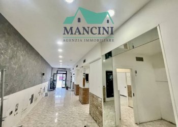 Shop VIA GIUSEPPE GARIBALDI, Jesi - photo 1