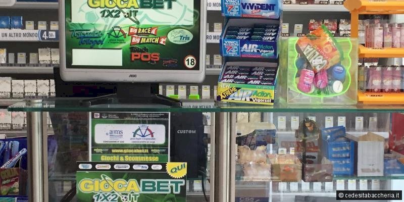 362_1475761038-8mod.jpg_large.jpg - Edicole - Edicole con Chiosco Via Roma, Lucca - foto 3