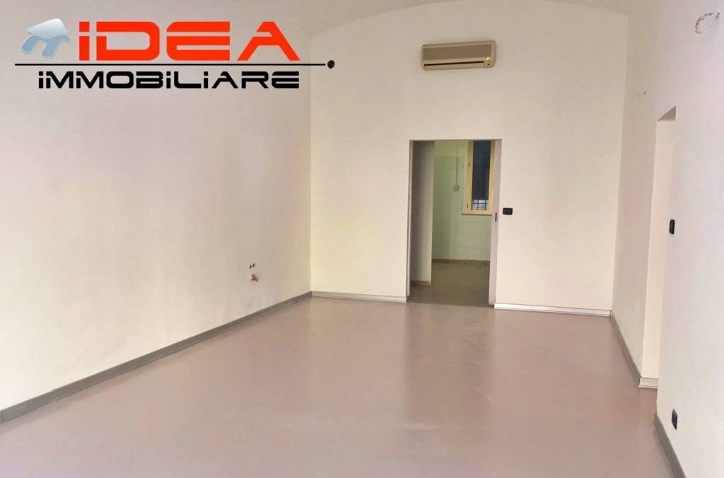 Ambiente 2 - Negozio via Paolo Ferrari, Modena - foto 2