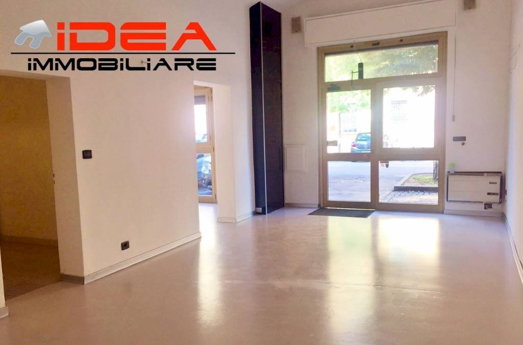 Vetrina - Negozio via Paolo Ferrari, Modena - foto 3