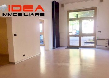 Vetrina - Shop via Paolo Ferrari, Modena - photo 3