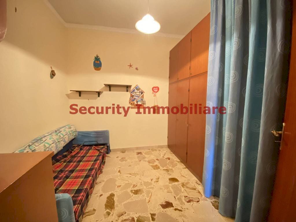 Stanza arredata - Quadrilocale via Giuseppe Verdi, Sciacca - foto 3