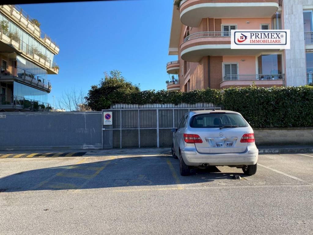 VISTA ESTERNO - Magazzino via Pericle Fazzini, Roma - foto 3