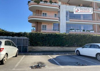 VISTA ESTERNO - Magazzino via Pericle Fazzini, Roma - foto 1