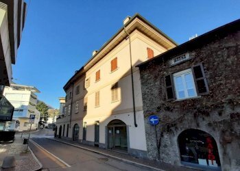 Facciata - Shop via Colombaro, Sondrio - photo 1