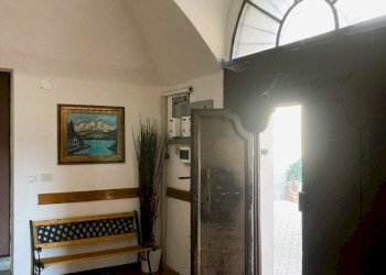 Ingresso condominiale atrio - Four-room apartment via Corrado e Giulio Venini 29, Porlezza - photo 5