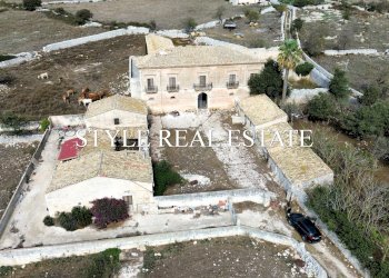 facciata - Rustico contrada scifazzo, frazione Marina Di Ragusa, Ragusa - foto 3