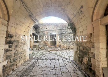 cortile interno - Rustico contrada scifazzo, frazione Marina Di Ragusa, Ragusa - foto 9