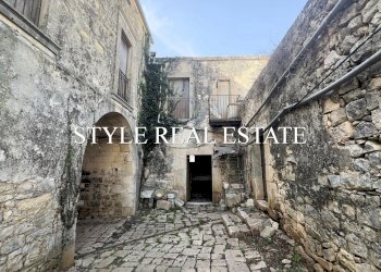 cortile interno - Rustico contrada scifazzo, frazione Marina Di Ragusa, Ragusa - foto 10