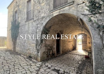 cortile interno - Rustico contrada scifazzo, frazione Marina Di Ragusa, Ragusa - foto 11