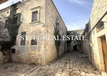 cortile interno - Rustico contrada scifazzo, frazione Marina Di Ragusa, Ragusa - foto 12