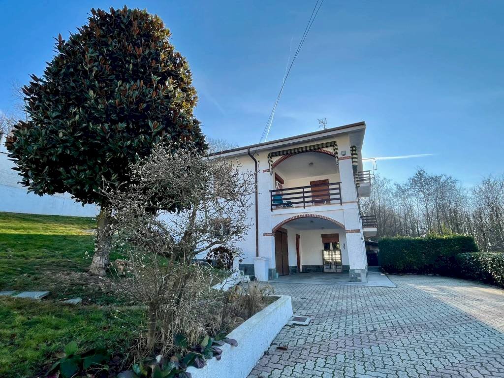 Facciata - Villa via Don Luigi Orione, 238, Bra - foto 1