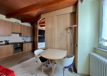 zona pranzo - Appartamento Piazza Marchetti 12, Laveno-Mombello - foto 2