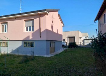 Villa strada Oleggio, 15, Novara (zona Pernate) - foto 2