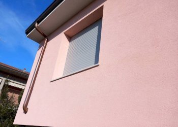 Facciata - Villa strada Oleggio, 15, Novara (zona Pernate) - foto 3