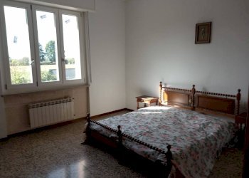 Camera da letto - Villa strada Oleggio, 15, Novara (zona Pernate) - foto 13