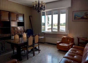 Salone - Villa strada Oleggio, 15, Novara (zona Pernate) - foto 14