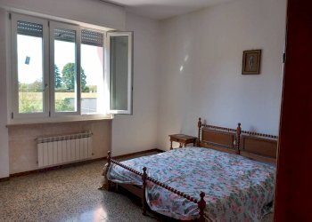 Camera da letto - Villa strada Oleggio, 15, Novara (zona Pernate) - foto 24