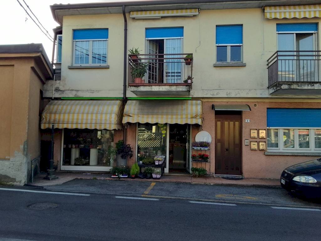 Attività Commerciale via Montello, 10, Buguggiate - foto 2