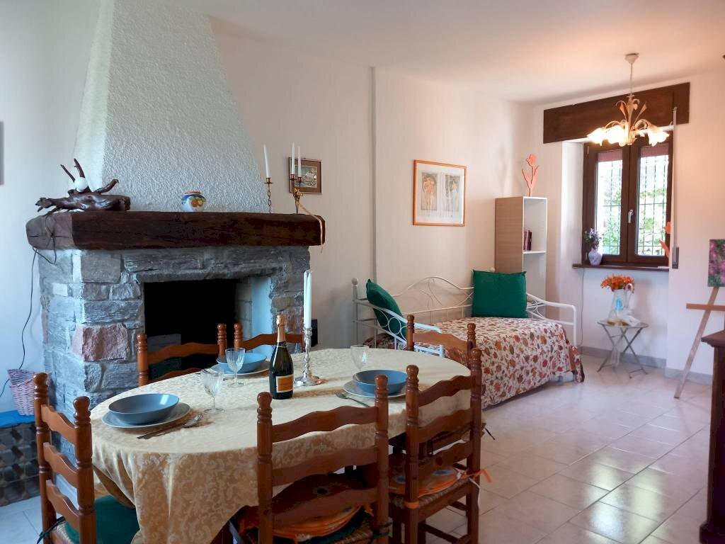 Salone - Casa indipendente via Stefano Ribolzi, 13, Maccagno con Pino e Veddasca - foto 3