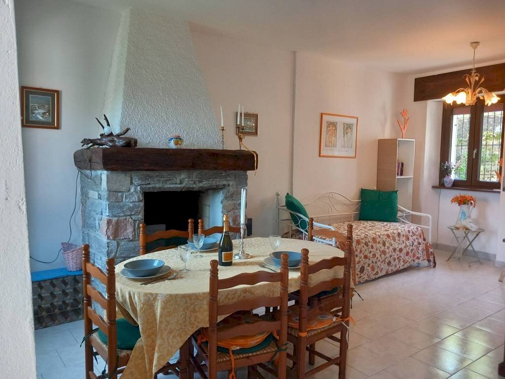 Salone - Casa indipendente via Stefano Ribolzi, 13, Maccagno con Pino e Veddasca - foto 1