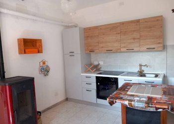 Cucina - Casa indipendente via Stefano Ribolzi, 13, Maccagno con Pino e Veddasca - foto 1