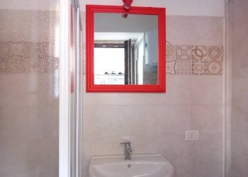 Bagno - Casa indipendente via Stefano Ribolzi, 13, Maccagno con Pino e Veddasca - foto 6