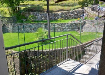 Balcone - Casa indipendente via Stefano Ribolzi, 13, Maccagno con Pino e Veddasca - foto 10