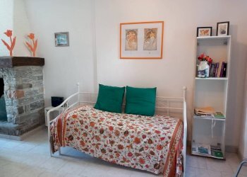 Camera da letto - Casa indipendente via Stefano Ribolzi, 13, Maccagno con Pino e Veddasca - foto 13