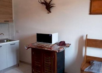 Stanza arredata - Casa indipendente via Stefano Ribolzi, 13, Maccagno con Pino e Veddasca - foto 27