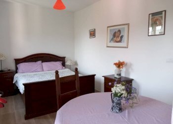 Camera da letto - Casa indipendente via Stefano Ribolzi, 13, Maccagno con Pino e Veddasca - foto 37