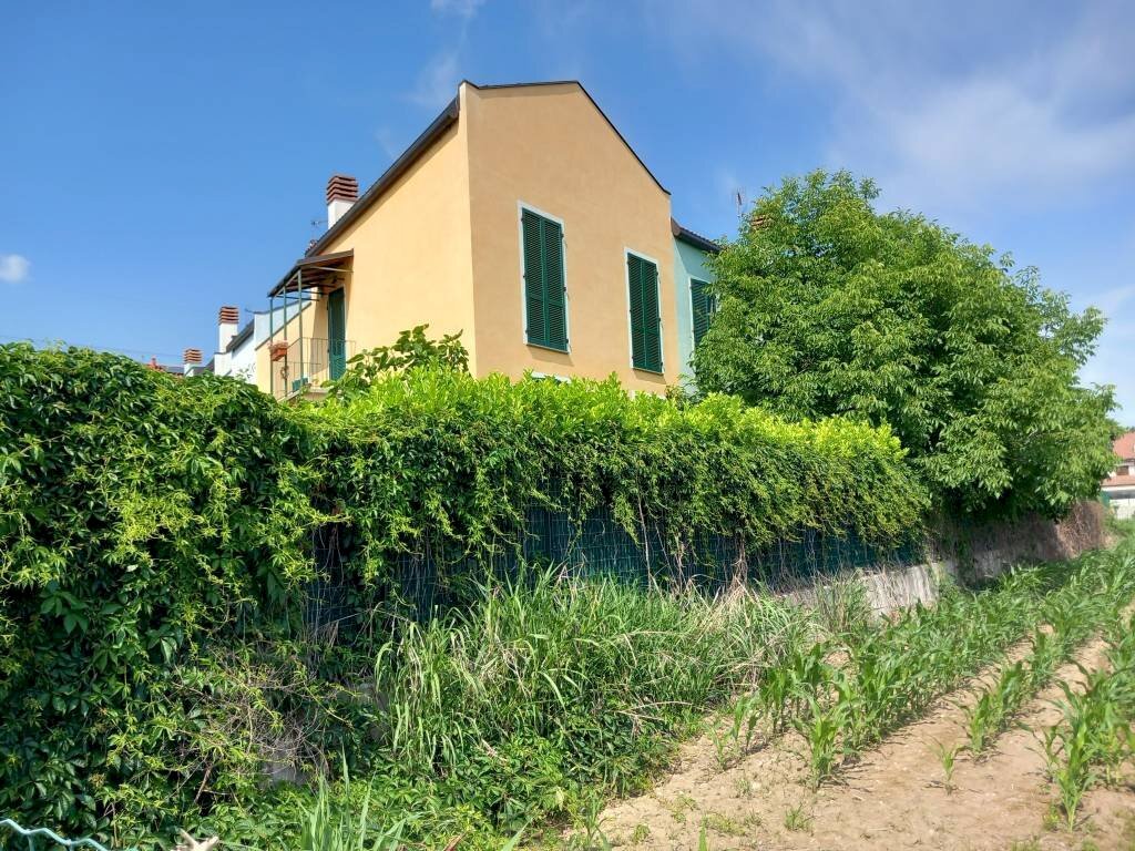 Facciata - Villa a Schiera via Roggia Molinara, 6, Biandrate - foto 2