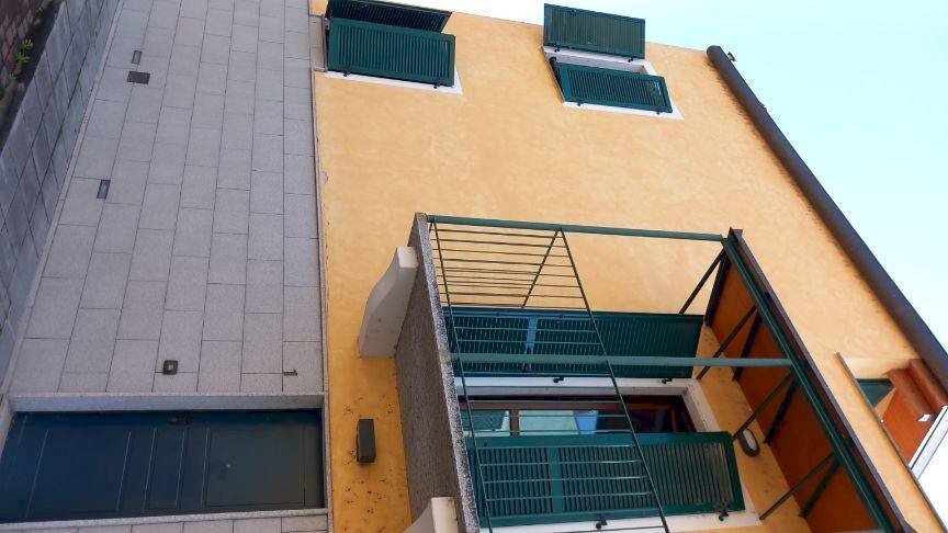 Facciata - Villa a Schiera via Roggia Molinara, 6, Biandrate - foto 3