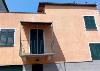 Facciata - Villa a Schiera via Roggia Molinara, 6, Biandrate - foto 12