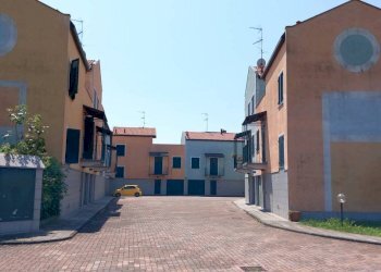 Facciata - Villa a Schiera via Roggia Molinara, 6, Biandrate - foto 7