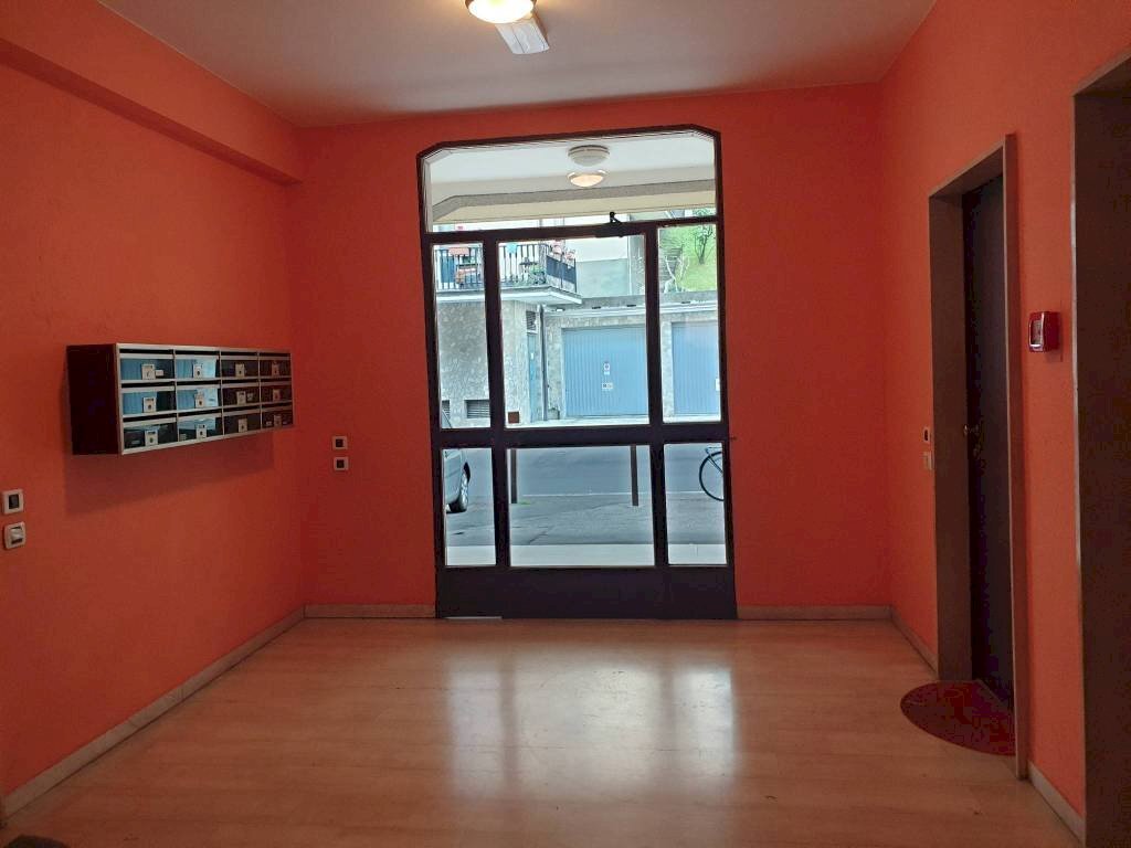 soggiorno - Bilocale via Antonio Canova, 18, Varese - foto 2