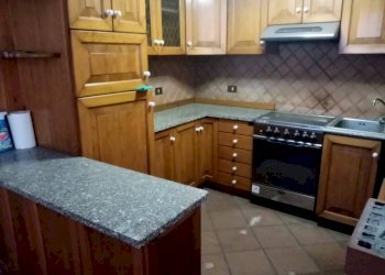 cucina - Casa indipendente vicolo del Torchio, Golasecca - foto 5