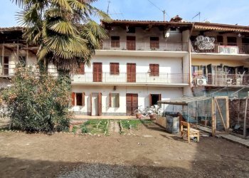 Facciata esterna - Independent house via Camillo Benso di Cavour, 25, Caravino - photo 1