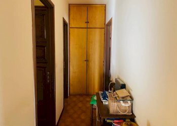 corridoio - Four-room apartment via Carlo Botta, 10, Strambino - photo 9