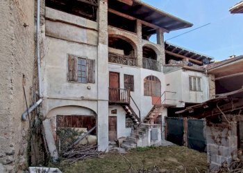 facciata esterna - Casa indipendente via Vittorio Veneto, Lessolo - foto 2