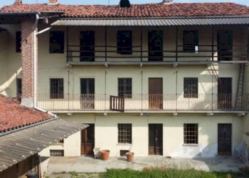 Facciata - Casa indipendente vicolo Novaletti, 6, Romano Canavese - foto 1