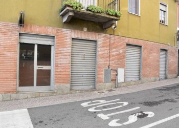 facciata - Shop via Somis, 81, Strambino - photo 2