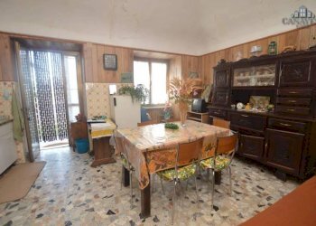 cucina - Casa indipendente Frazione Sant'Antonio, 204, Castellamonte - foto 3
