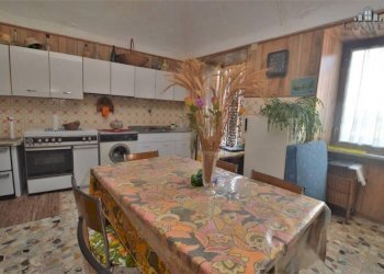 cucina - Casa indipendente Frazione Sant'Antonio, 204, Castellamonte - foto 4