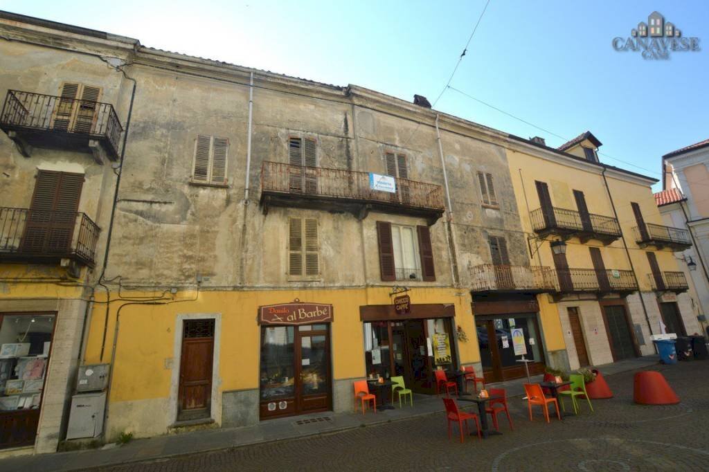 facciata - Appartamento piazza Boetto, 4, Cuorgnè - foto 2