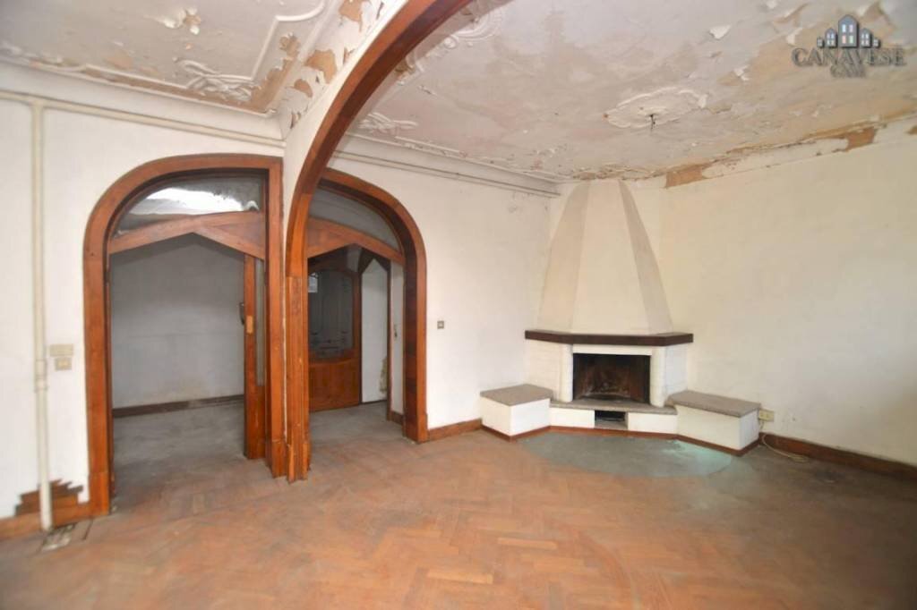 soggiorno - Appartamento piazza Boetto, 4, Cuorgnè - foto 3