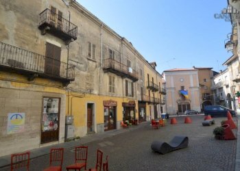 facciata - Appartamento piazza Boetto, 4, Cuorgnè - foto 1