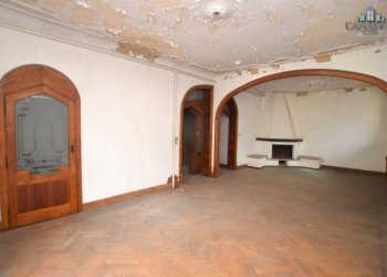 soggiorno - Appartamento piazza Boetto, 4, Cuorgnè - foto 4